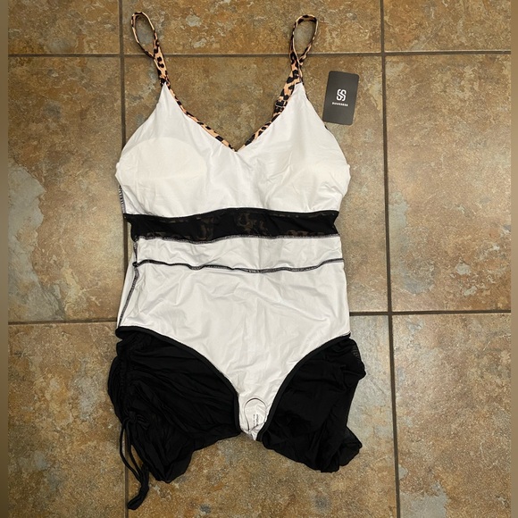 Leopard Print and Black Swimdress - Picture 5 of 9